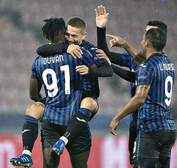 שחקני אטאלנטה. עוד שלישיה לאוסף // צילום: אי-פי